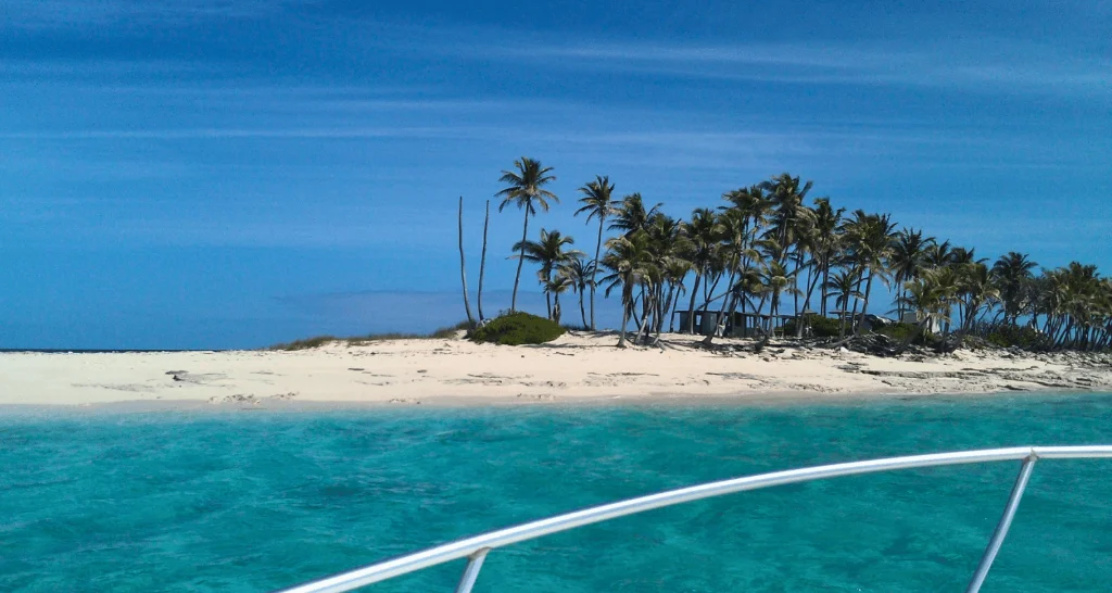 islands-near-nassau-bahamas-boat-tour