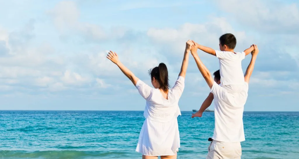best-beaches-in-nassau-for-families webp