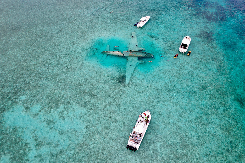 15 Unforgettable Reasons to Go to the Bahamas This Summer 