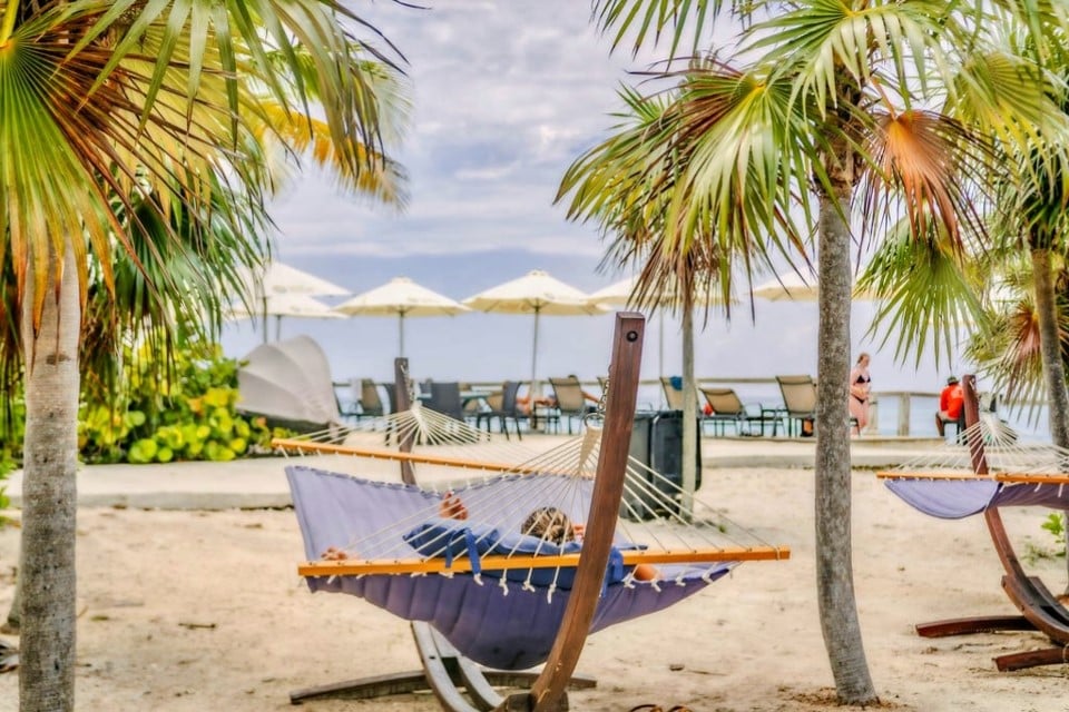 ROSE ISLAND ESCAPE: PERFECT BEACH DAY GETAWAY - GROUP TOUR