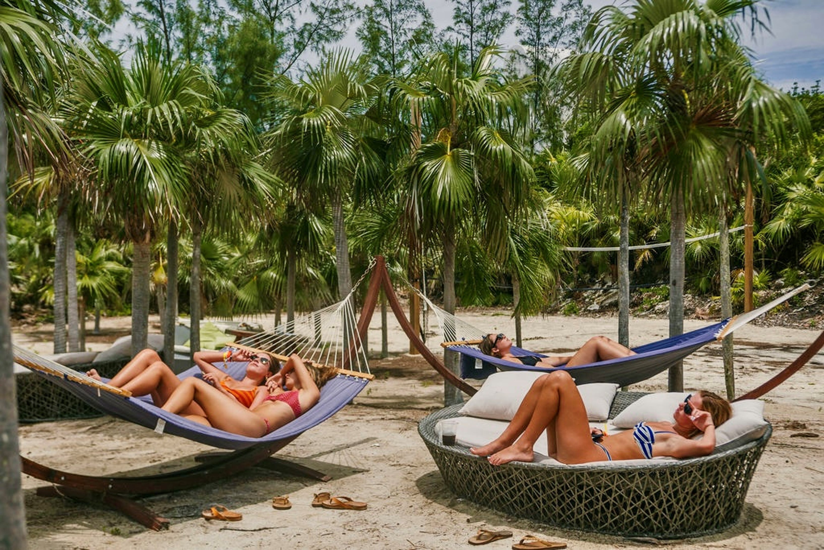 ROSE ISLAND ESCAPE: PERFECT BEACH DAY GETAWAY - GROUP TOUR