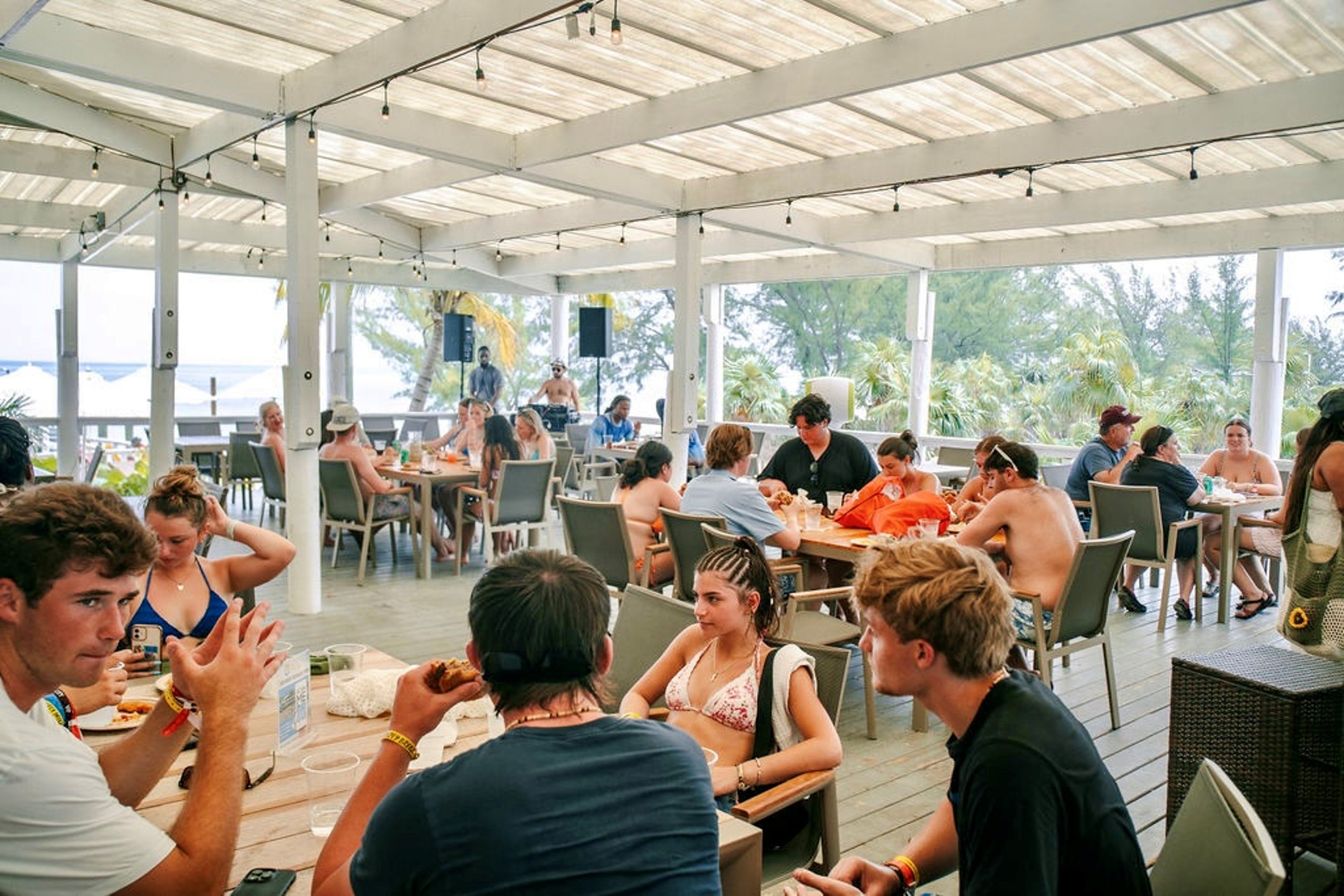 THE ORIGINAL SWIMMING PIGS OF ROSE ISLAND & BEACH DAY - GROUP TOUR
