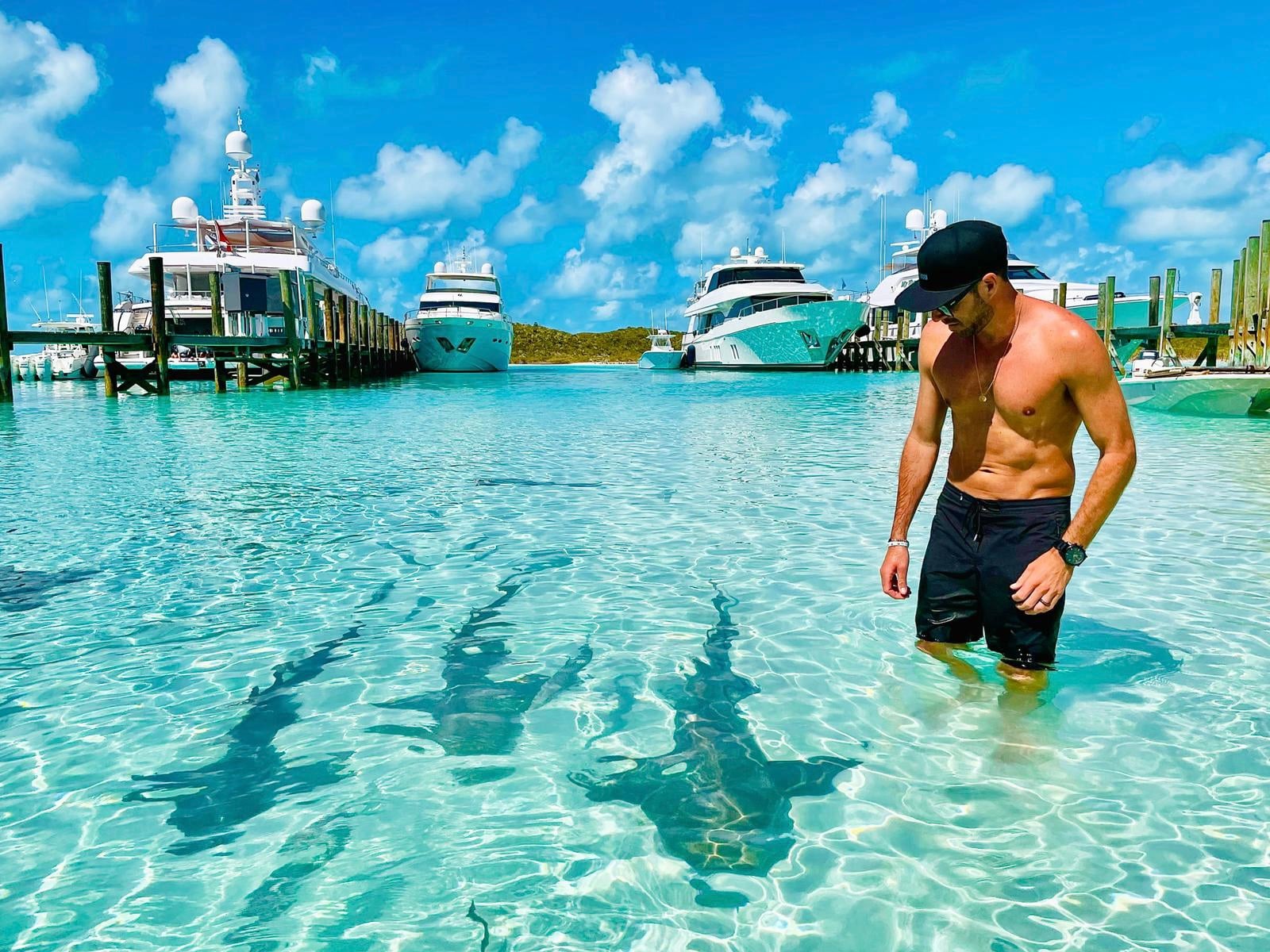 FULL DAY EXUMA SWIMMING PIGS - GROUP BOAT TOUR FROM NASSAU