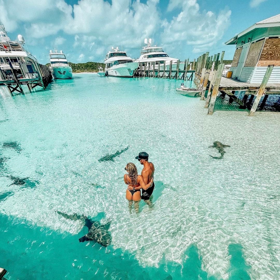 PLANE & BOAT COMBO EXUMA FULL DAY SWIMMING PIGS  - GROUP TOUR