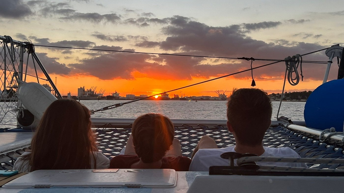 SIP, SAIL & SUNSET CRUISE
