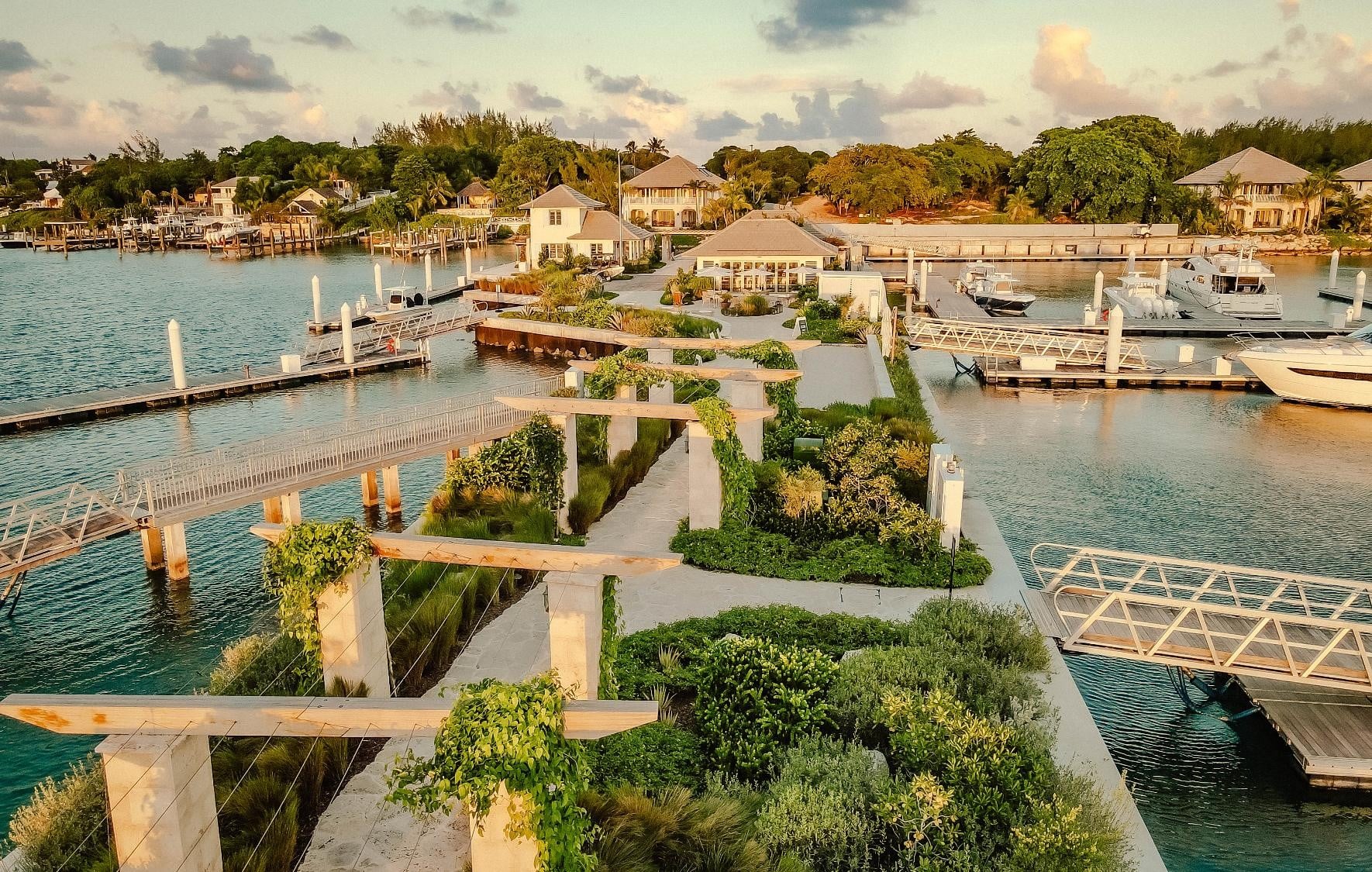 BAR 480 | HARBOUR ISLAND, BAHAMAS