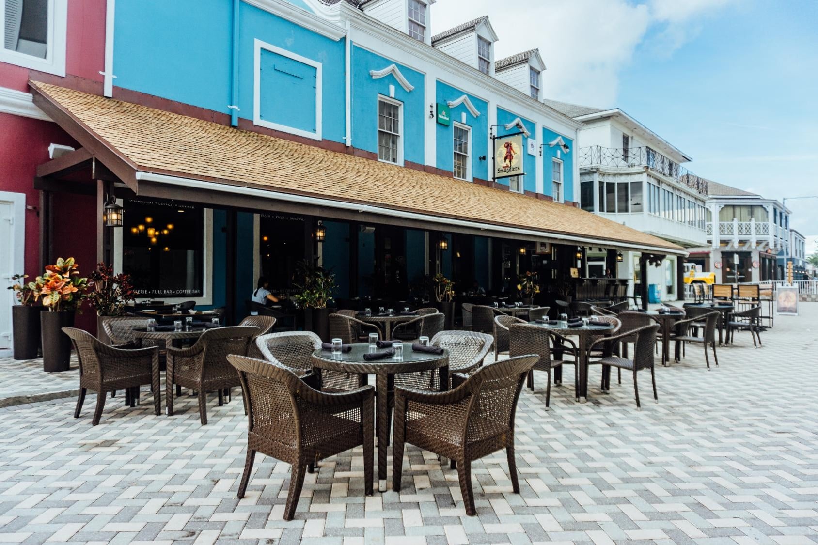 SMUGGLERS | NASSAU, BAHAMAS