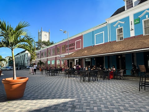 SMUGGLERS | NASSAU, BAHAMAS