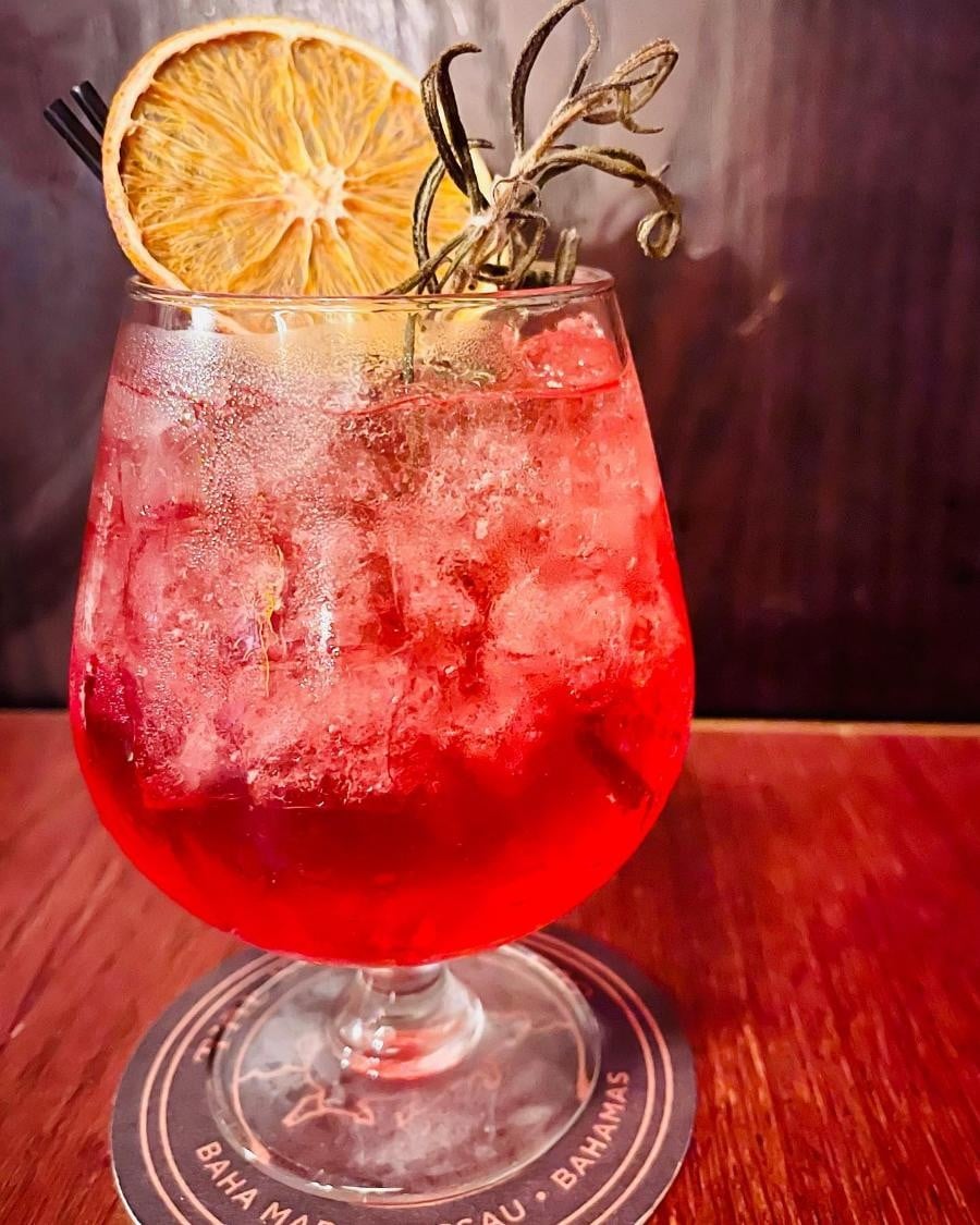 THE SWIMMING PIG | NASSSAU, BAHAMAS