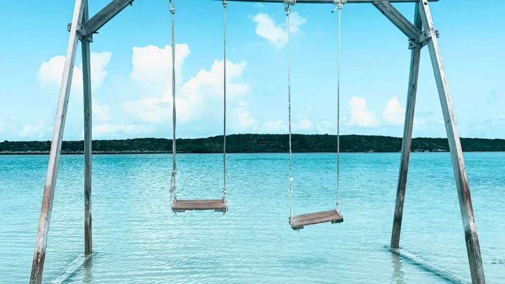 swing-beach-Bahamas