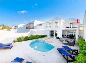 LUXURY OCEANFRONT VILLA CABLE BEACH UNIT C