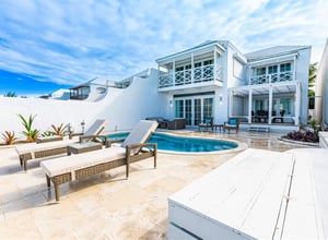 LUXURY OCEANFRONT VILLA CABLE BEACH UNIT B